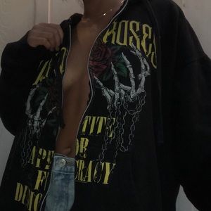Guns and roses over sized zip